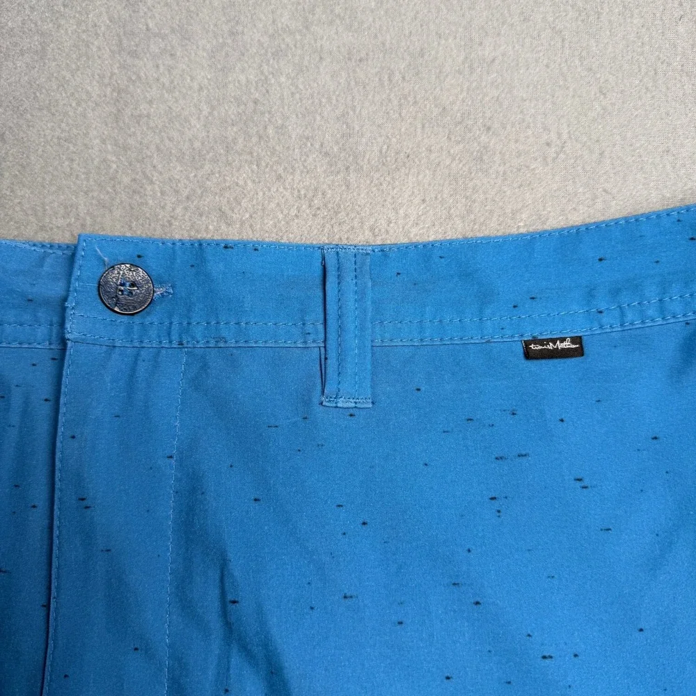 TravisMathew Mens Blue Fleck Stretch Golf Shorts Size 40 Help Wanted Patch